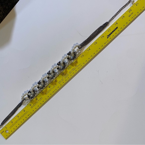 Pearl, rhinestone and gunmetal detailing necklace, GUC, great style! - Picture 3 of 4